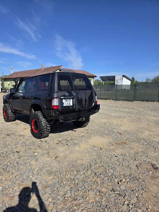 Vând Nissan Patrol y61 motor 4.2 Autoutilitar