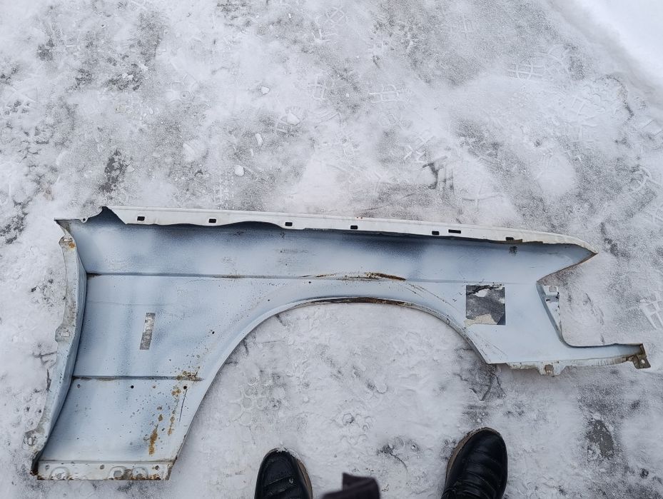 Продам крыло переднее