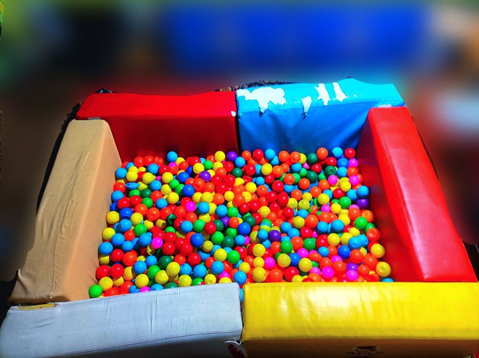 Детский бассейн с шариками