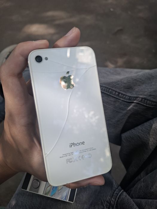 Продам айфон 4/iphone 4