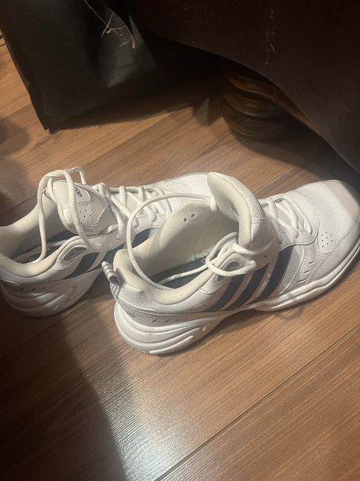 Бели маратонки лайфстайл-strutter