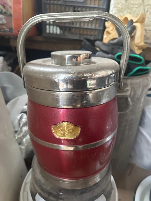 Посуда: термос, чайник, кесе