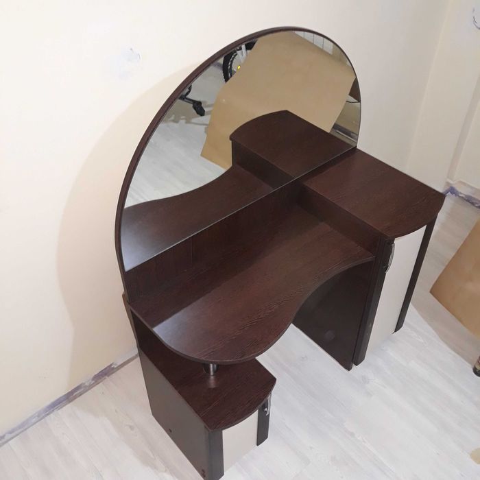 Masa de toaleta cu oglinda si sertare