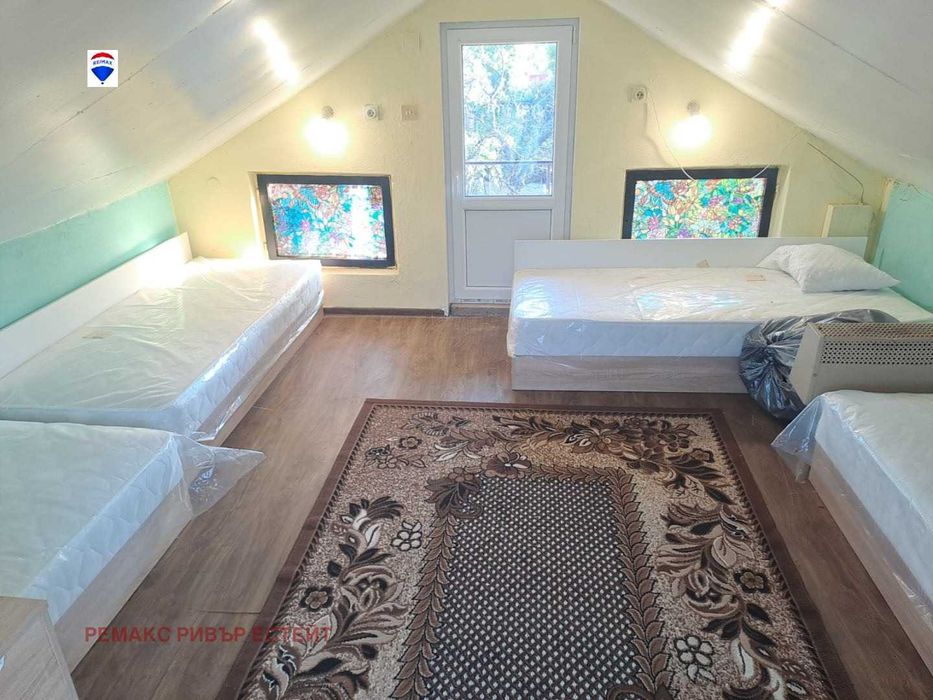 Вила на три етажа за продажба 10 километър