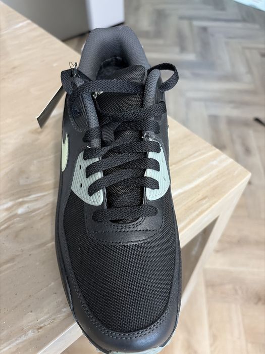 Продам NIKE кросовки