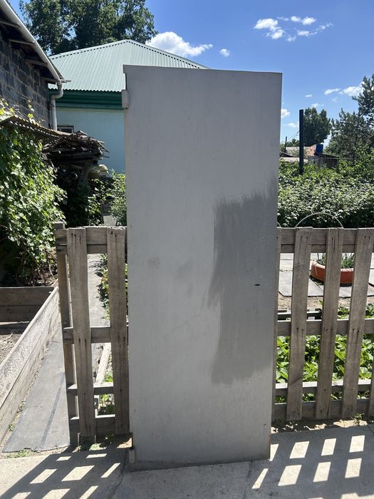 Продам металическую дверь