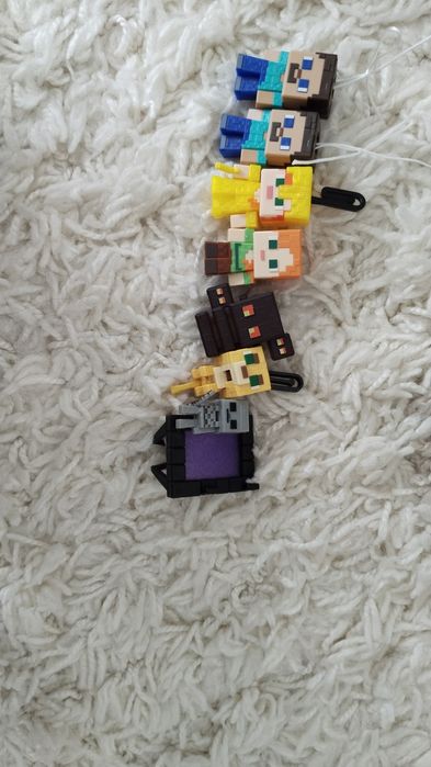 Продам фигурки kinder minecraft