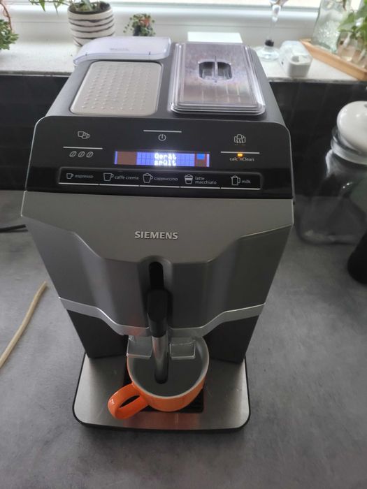 De vânzare aparst cafea simens eq 300 .