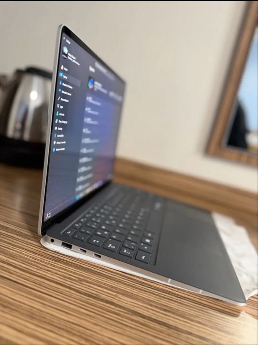 Лаптоп Microsoft Surface Laptop 7 c Intel Core Ultra 7 268V (2.2/5.0GHz 14M) 32 GB, 1TB M.2 NVMe SSD Intel Arc 140V Win 11 Pro Сребрист