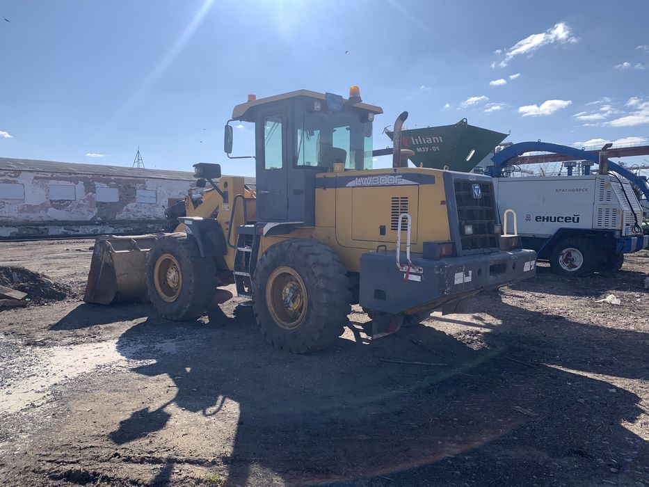 Продам погрузчик LW300F