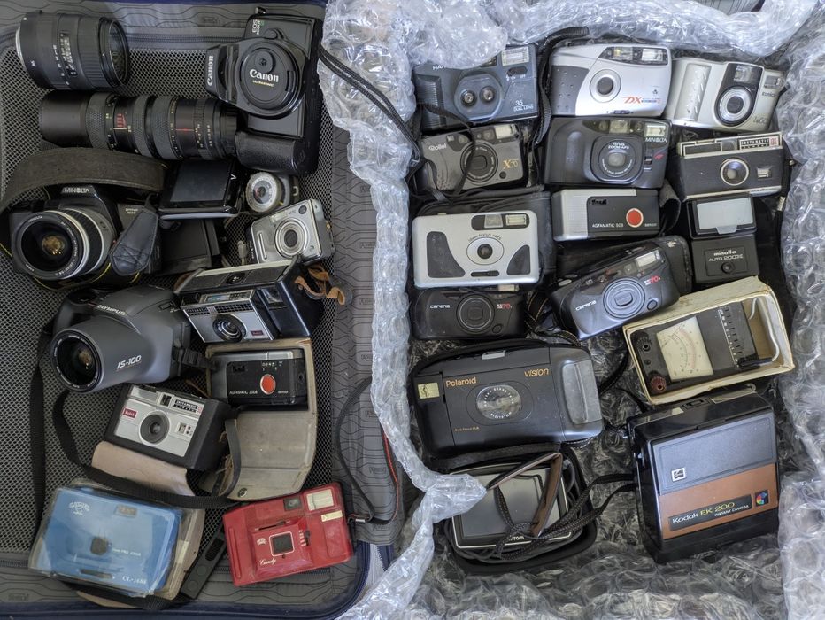 ГОЛЯМ ЛОТ Фотоапарати Canon EOS, Minolta, Olympus, Konica, Polaroid + Обективи Sigma, Canon, Minolta