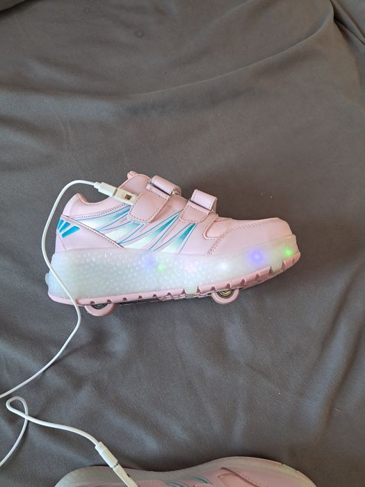 Incaltaminte sport cu role si lumini 36