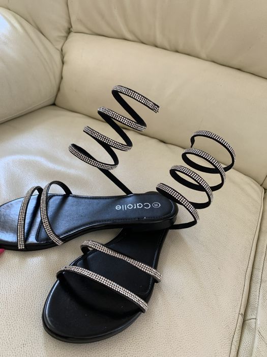 Чисто нови сандали 38 номер с камъни, увиващи се около крака с кутия