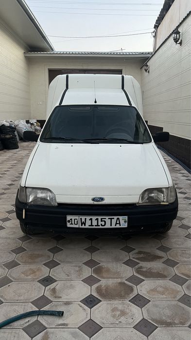 Ford Courier сотилади (бензин) на ходу