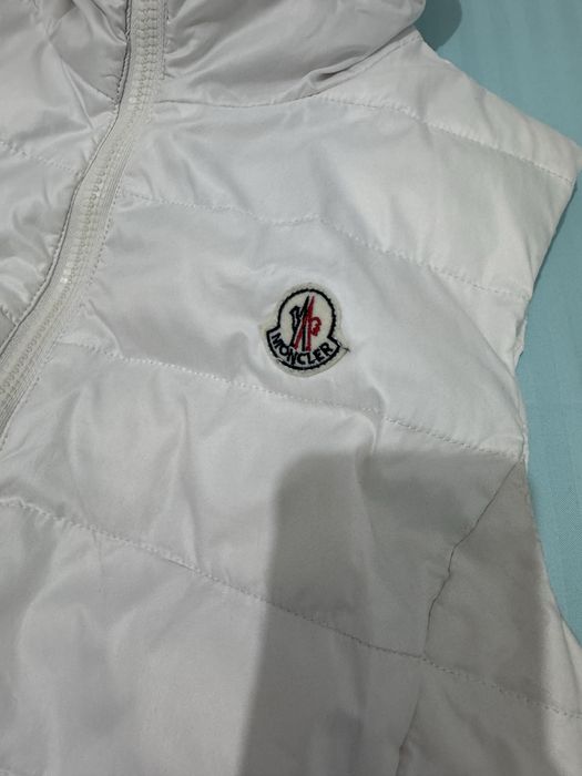 Безрукавка от Moncler