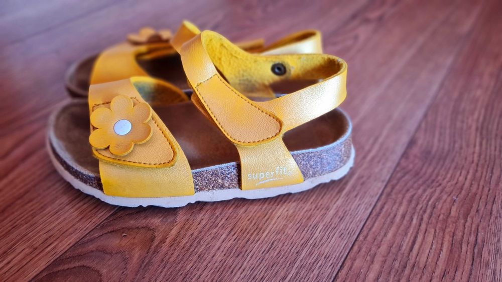 Sandale Superfit pt fete galbene marime 29 stare foarte buna