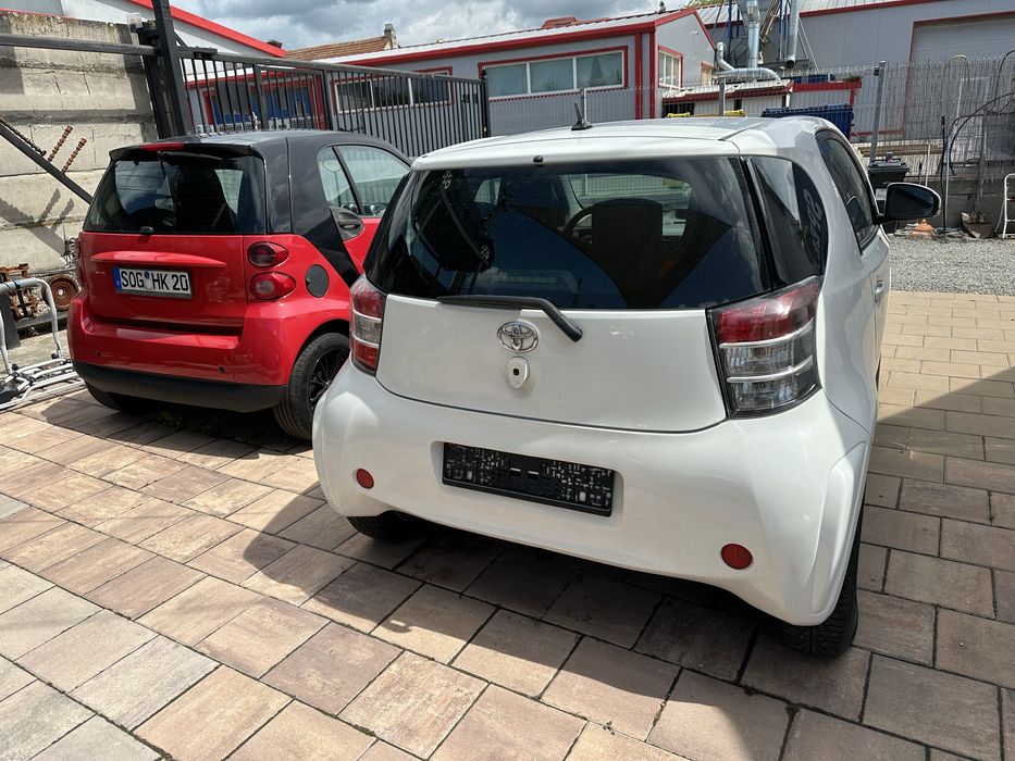 Vând Toyota IQ , stare bună. Unul cu numere altul fara . Ptr detalii s