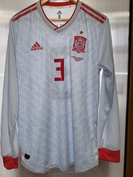 Tricou purtat de Gerard Pique la nationala spaniei