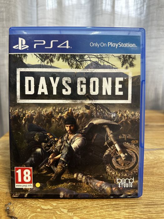 PS4 Slim 500GB + контролер + кабели + 10 оригинални игри