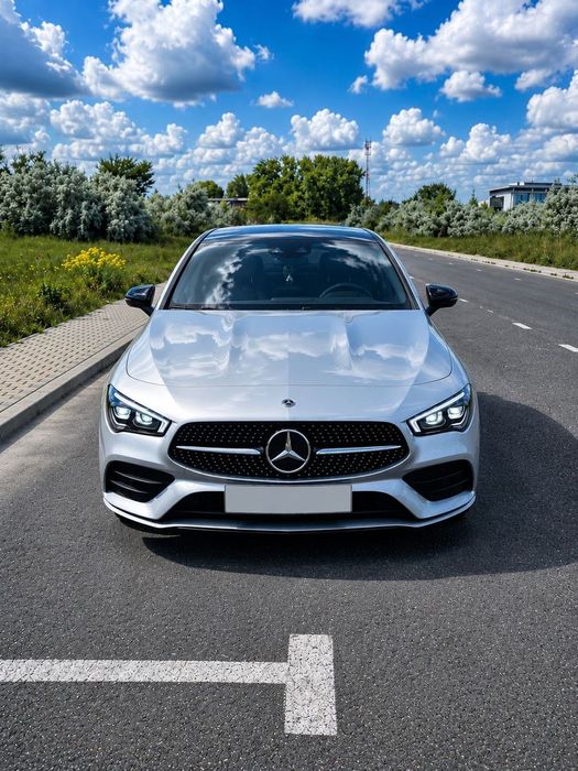 Mercedes-Benz CLA 200 Pachet AMG, Panoramic, Lumini ambientale, masina e ca noua.