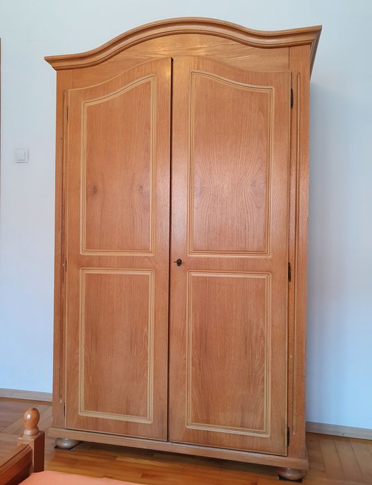 Șifonier/ Dulap din lemn și noptieră