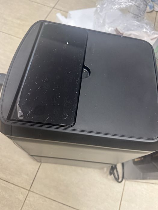 friteuza cu aer cald Gourmetmaxx FryUp XL cu design vertical și cameră dublă, având o capacitate totală de 12 litri.