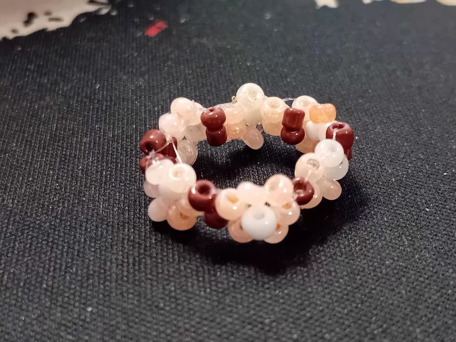 Бижута от стъклени мъниста синци