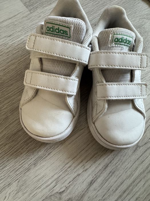 Маратонки адидас бели