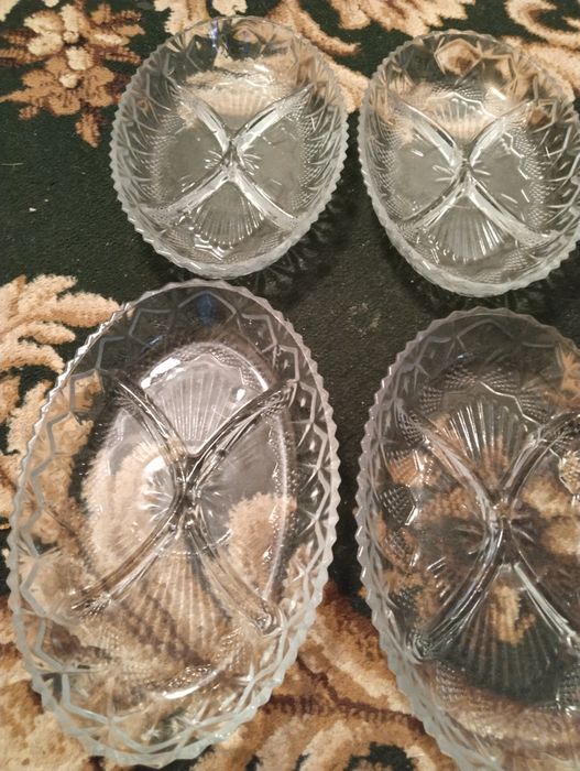 Под сухофруктов тарелки.