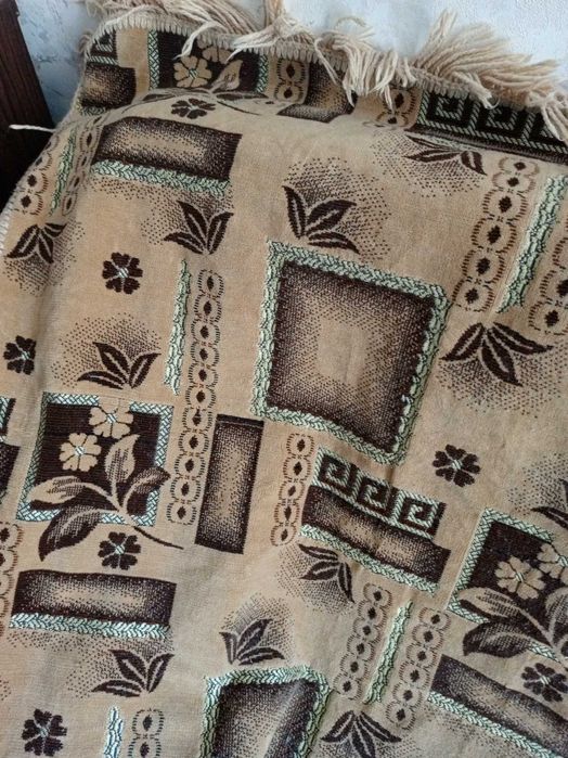 Продам  дивандеки с белой бахрамой