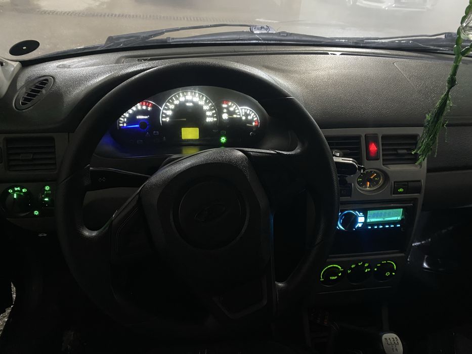 Прирора хетчбек 2011