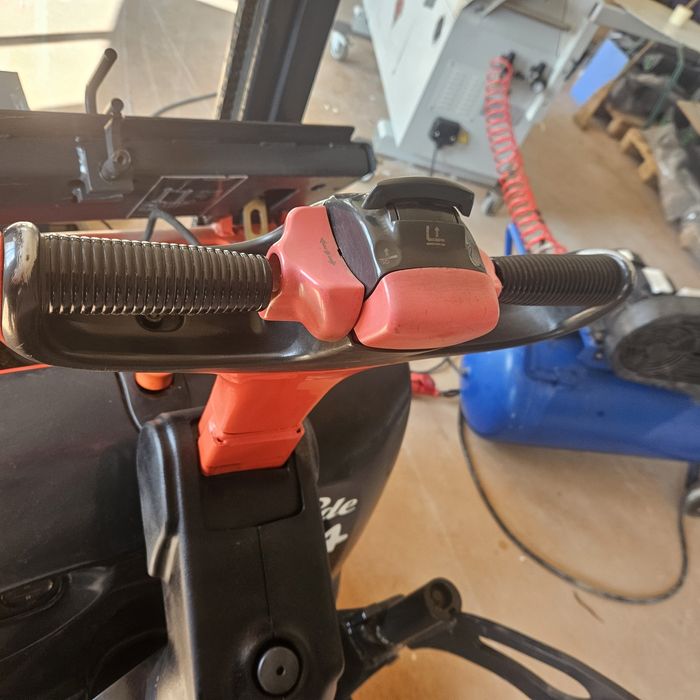 Електрическа палетна количка-стакер LINDE L14