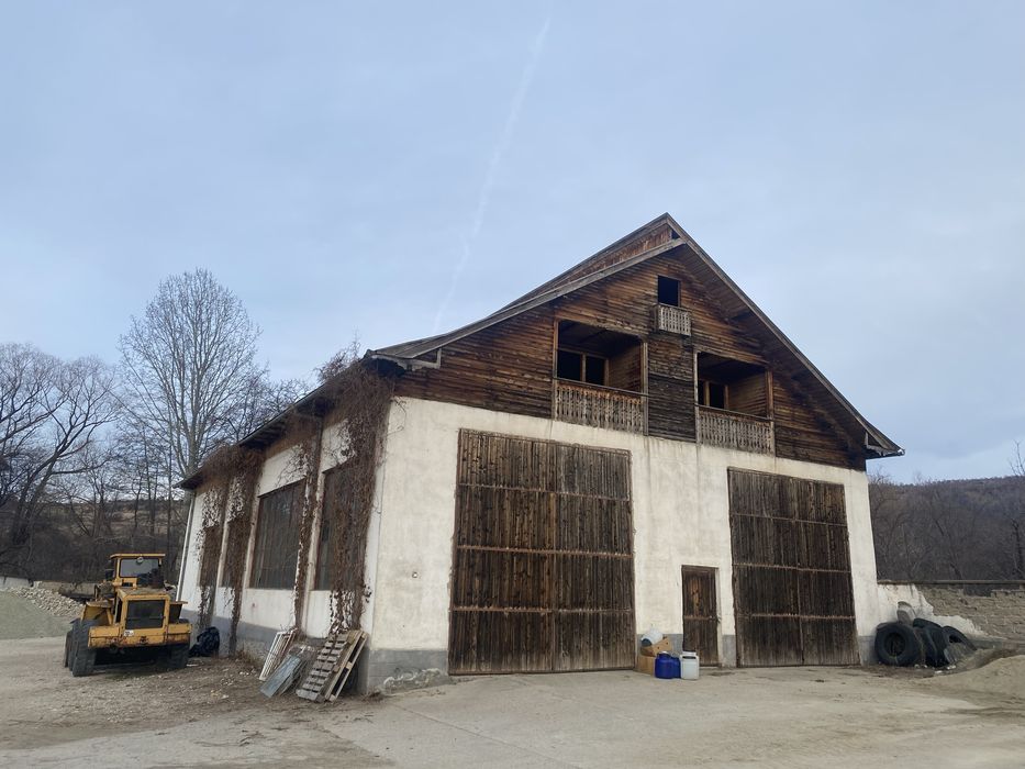 Hala si teren in zona centrala