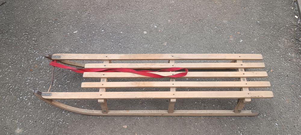 Продаются санки.