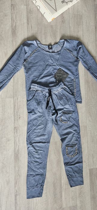 Продам спортивные костюм