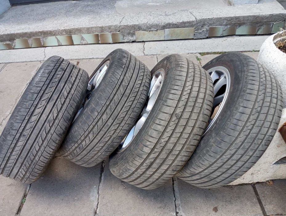 4 броя летни гуми с размер 205/55 R16 с лети джанти