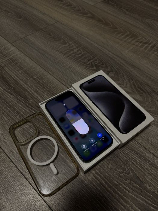 Vand iPhone 15 Pro - 256 GB - Excelent - 87% Baterie