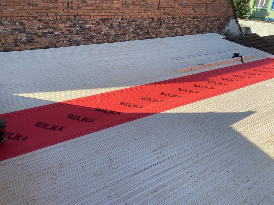 Executam reparati mansardari terase