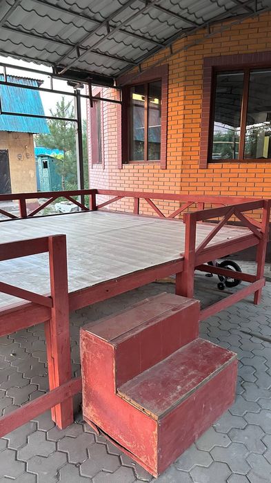 Продаётся большой деревянный тапчан
