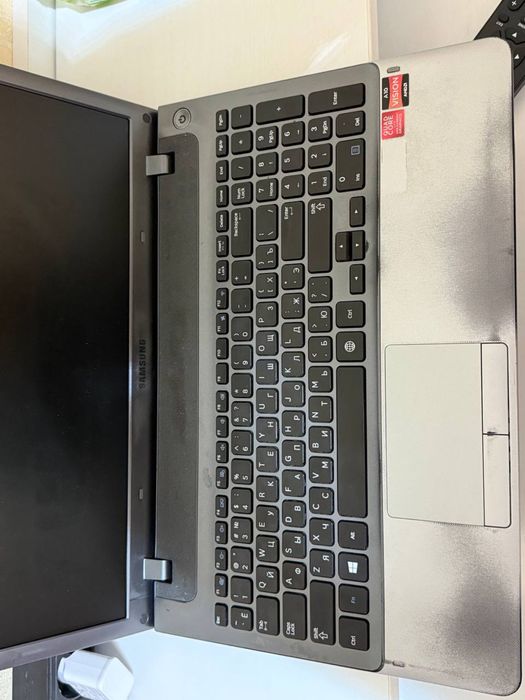 Продам срочно ноут samsung рабочий