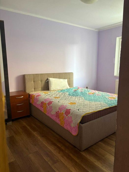 Vanzare frigider cu congelator vortex, pat matrimonial si canapea extensibila