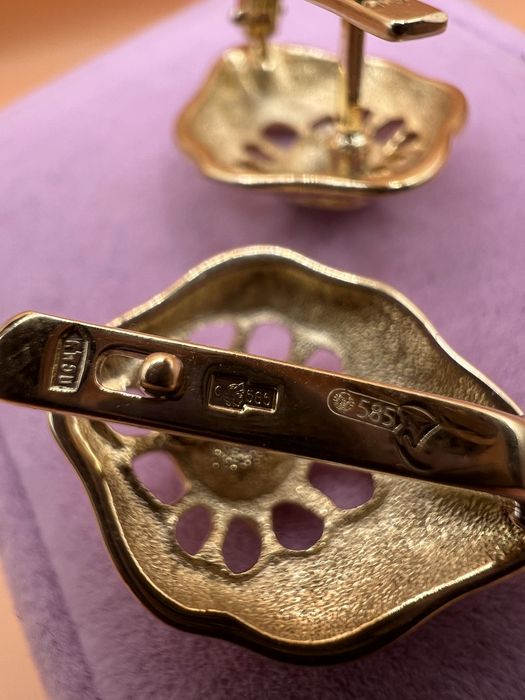 Продам золотые серьги.