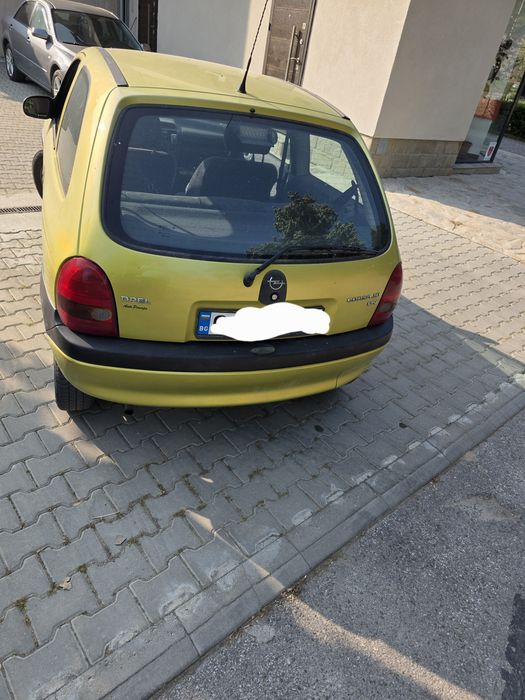 Гаражен опел без следи от ръжда