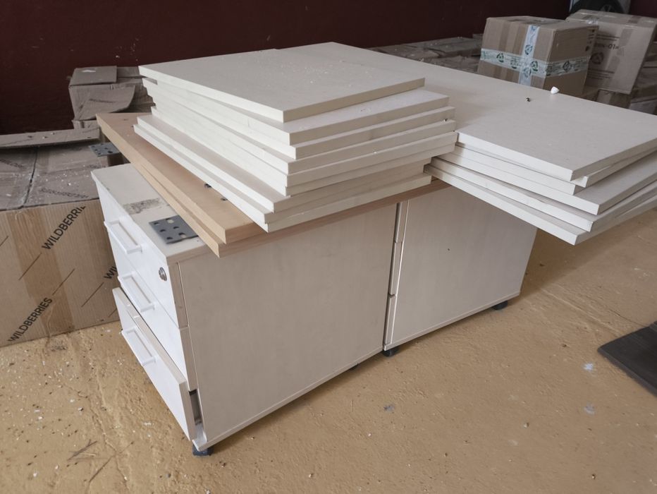 Мебель офисный в коплекте