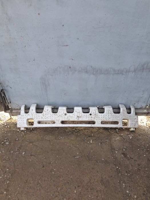 На тоиота усилитель бампера продаётся