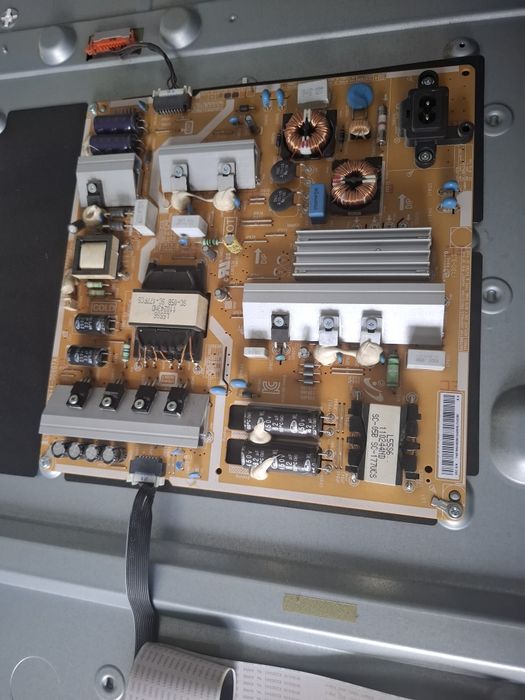 Placa de baza ,sursa,barete led etc,