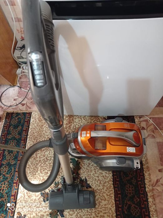 Пылесос LG 2000W