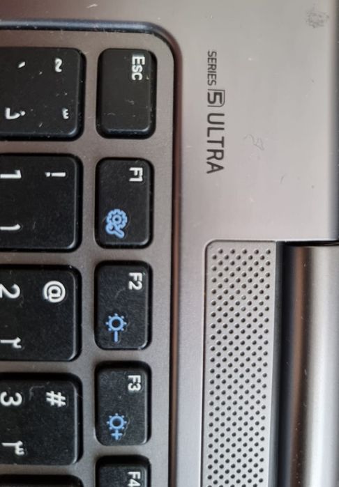 Продам ноутбук Samsung series 5 ultra.