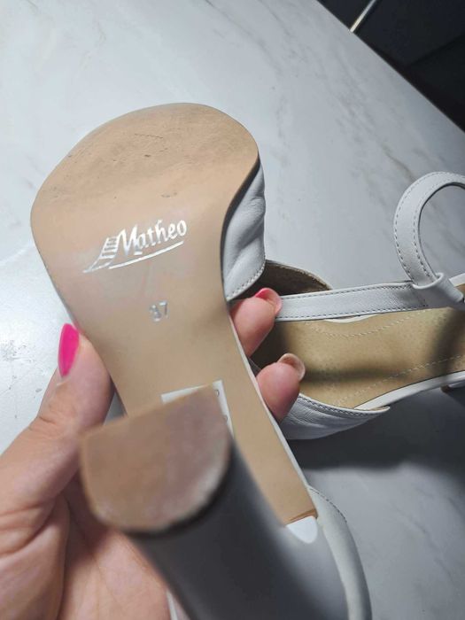 Pantofi albi stare foarte buna