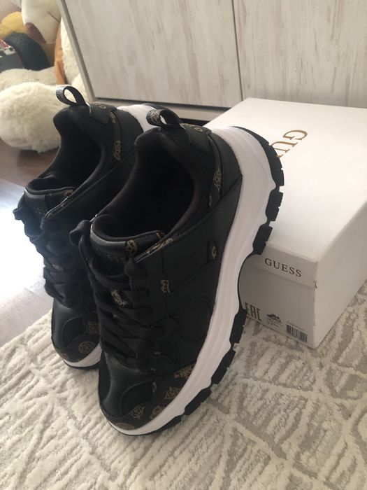 Оригинални дамски обувки GUESS 41 номер